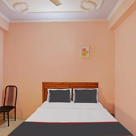 Collection O Mayank Guest House Near Iskcon Temple Noida-3