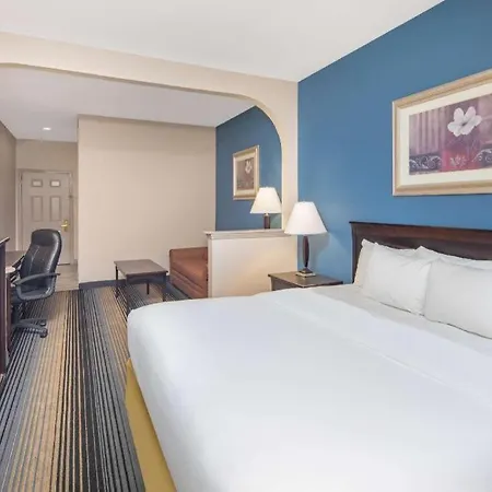 Baymont By Wyndham Laurel-3