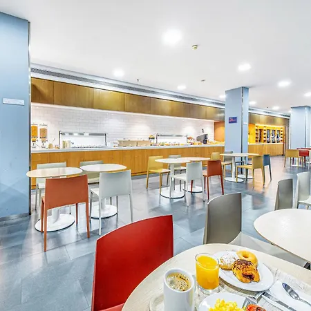 Holiday Inn Express Barcelona City 22@ By Ihg-2