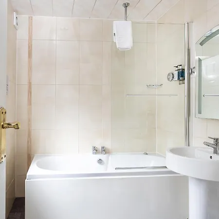 The Howbeck & The Retreat 5Min To Lake, Restaurants & To The Free Hydro Wellness Club-3