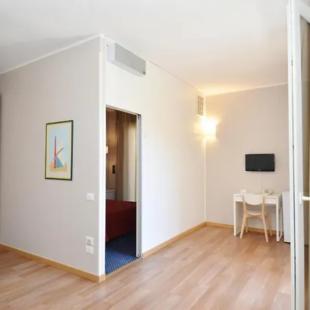 Ute Hotel-2