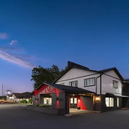 Super 8 By Wyndham Gananoque - Country Squire Resort-3