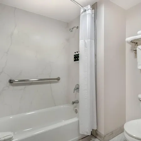 University Park Inn & Suites, An Ascend Collection Hotel-3