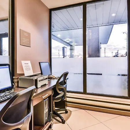 Comfort Inn & Suites Ambassador Bridge-3