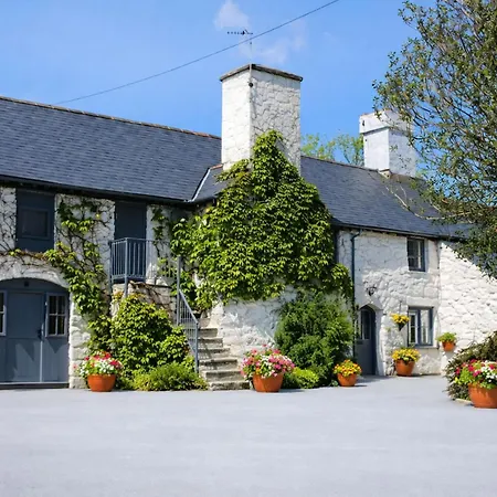 Dolgun Uchaf Historic Guesthouse And Cottages With Boutique Bedrooms In The Heart Of Snowdonia-3