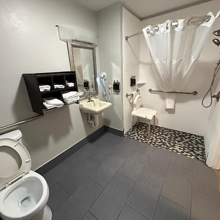 Guesthouse Inn & Suites Lexington-2