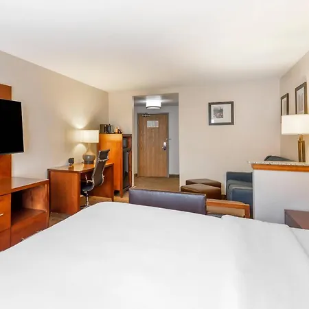 Comfort Suites Longmont-3