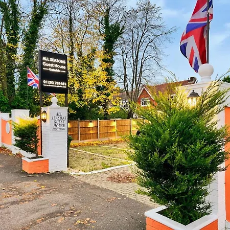 All Seasons Gatwick Guest House & Parking-3