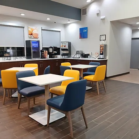 Comfort Inn Near Downtown & Blue Ridge Pkwy-3