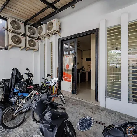 RedDoorz @ Kebon Kacang-3