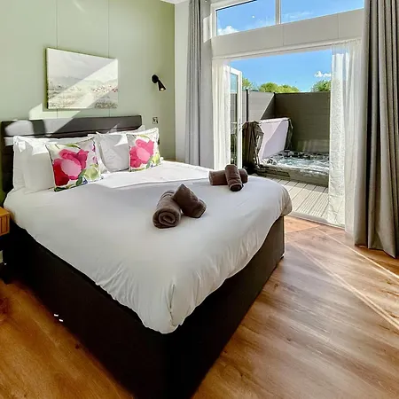Forest Hills Lodges-2