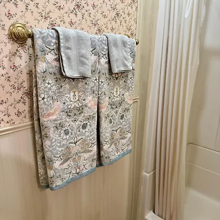 Pansy'S Parlor Bed & Breakfast-2