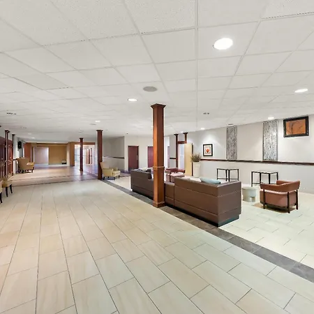 Clarion Inn And Suites Convention Center Kearney-3