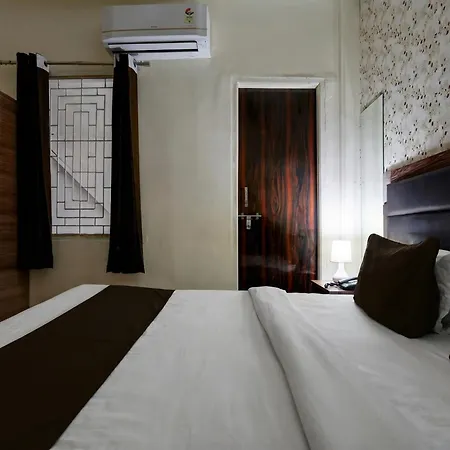 Super Oyo Hotel O Sankat Mochan Gandhi Nagar-2