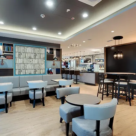 Premier Inn Berlin Kurfuerstendamm-3