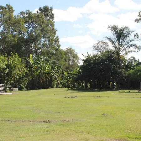 Spacious Modern Acreage Getaway- Close To Shopping Mall-2