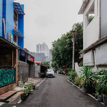 RedDoorz near Palmerah Station-2