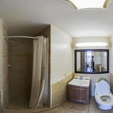 James River Inn & Suites-2