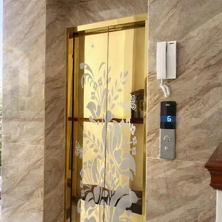 Rosie Hotel-2