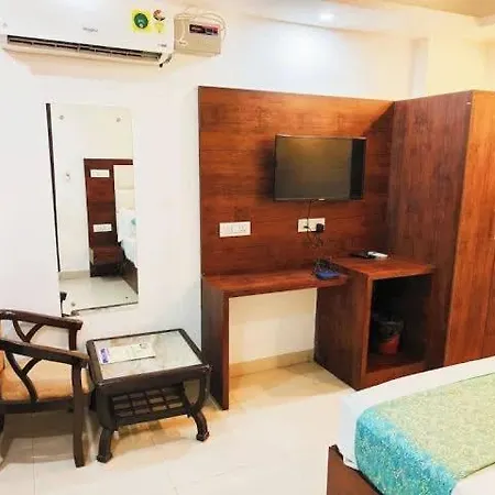 Hotel Eros - Near Airport T2-2