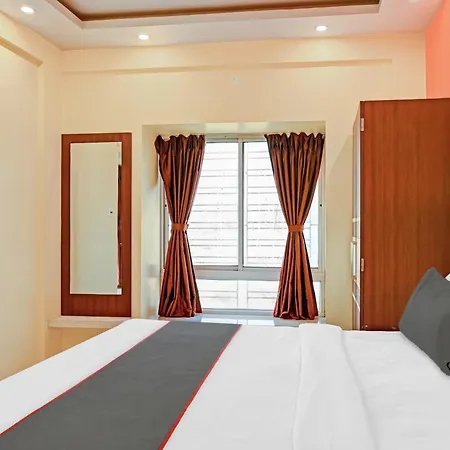 Collection O New Avro Hotel Near Eco Park-3