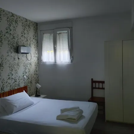 Apartamento Y Habitaciones El Colmenar-2