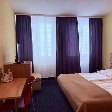 Hotel Stadt Hamburg Am Fluss Saarbruecken By Klassen Stay-2