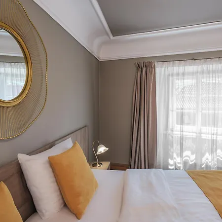 Hotel "Palac U Kocku" By Adrez, Palace At The Cats-2
