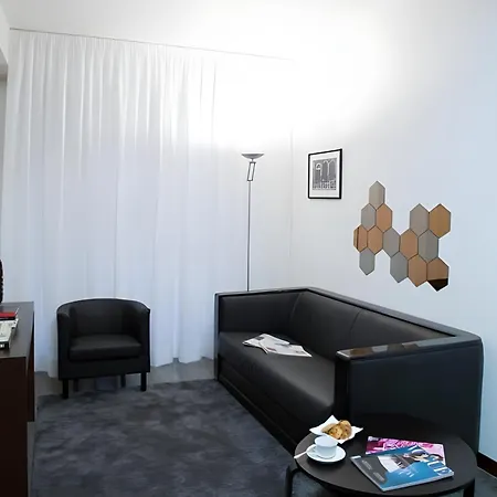 Phi Hotel Bologna-2