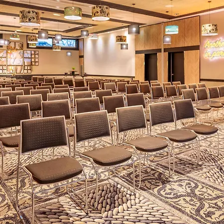 Novotel Paris 14 Porte D'Orleans-3