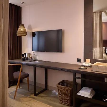 Hidden Hotel-2