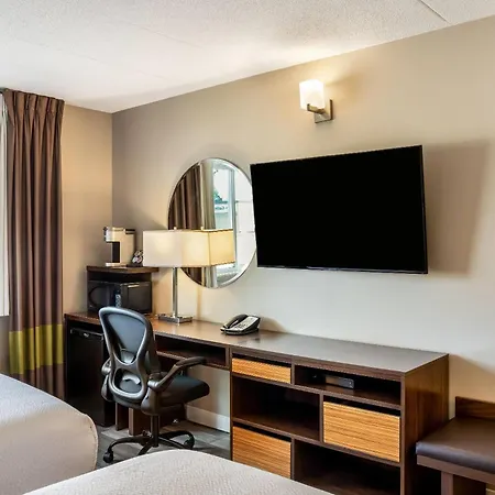 Super 8 By Wyndham Winnipeg West-2