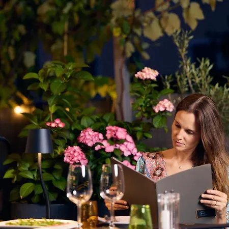 Rolly - Rooms & Restaurant-3