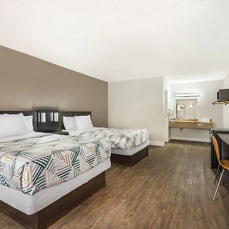 Travelodge By Wyndham Norfolk Airport-2