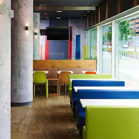 Ibis Budget Zurich City West-3