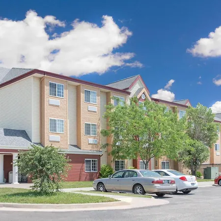 Days Inn & Suites By Wyndham Hutchinson-2