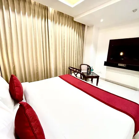 Hotel Lycoris Zirakpur Chandigarh !! Main Highway Hotel ! Lift ! Large Parking ! Premium Ac Rooms ! Traveler Choice-3