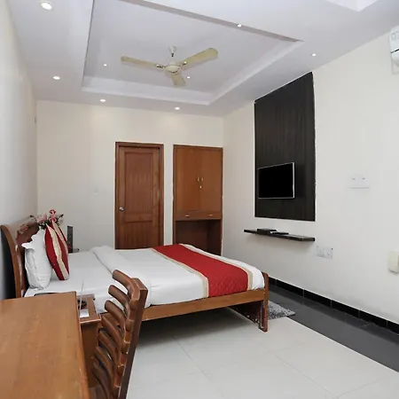 Hotel O The Residency Noida-3