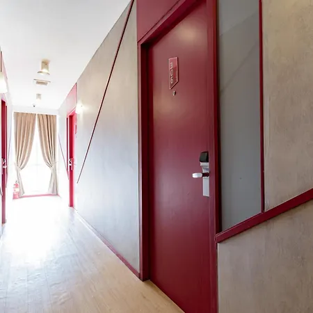 Reddoorz Plus @ Thamrin-3