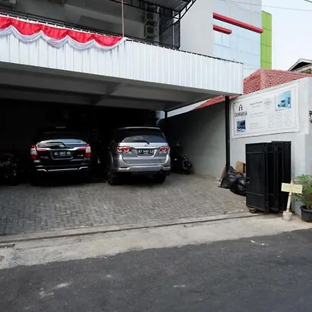 Reddoorz Near Plaza Simpang Lima-3