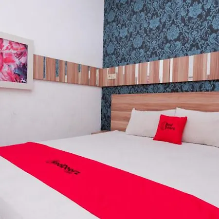 Reddoorz Near Plaza Simpang Lima-2
