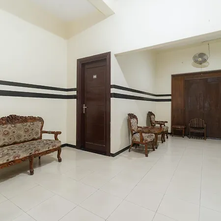 Reddoorz Syariah @ Ketintang Surabaya-3