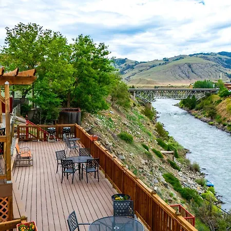 Yellowstone Riverside Cottages-3
