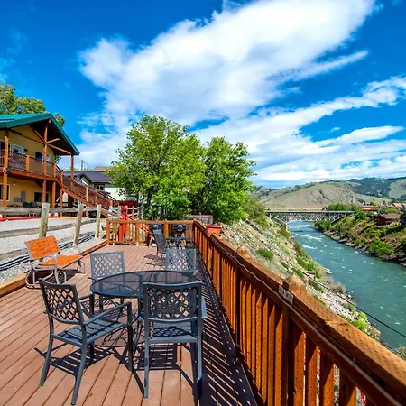 Yellowstone Riverside Cottages-2