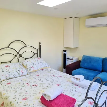 The Witterings Bed And Breakfast-3