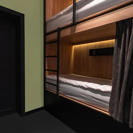 Globe Runner Rooms & Dorms-2