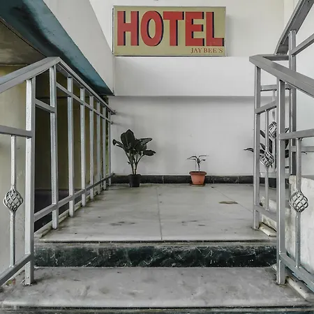 Oyo Flagship 71156 Hotel Jaybee'S-3