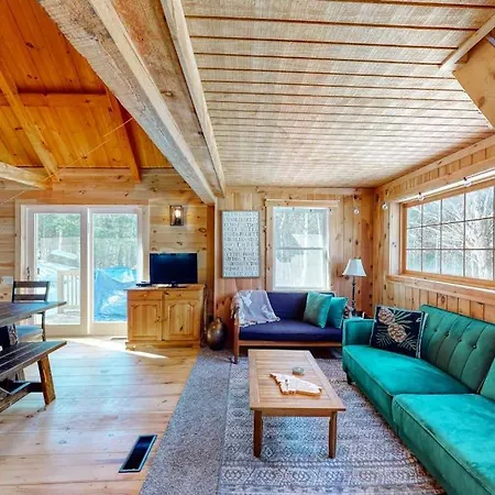 Cozy Woodsy Cabin W/ A Deck, Firepit, Gas Grill, Free Wifi, & Full Kitchen-3