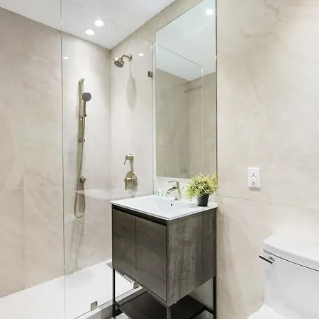 Global Luxury Suites At The Arches-3