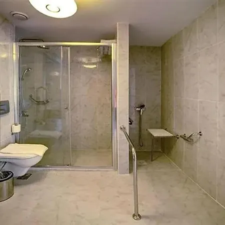 Jasmine Court Hotel Central Beachfront Location !-3